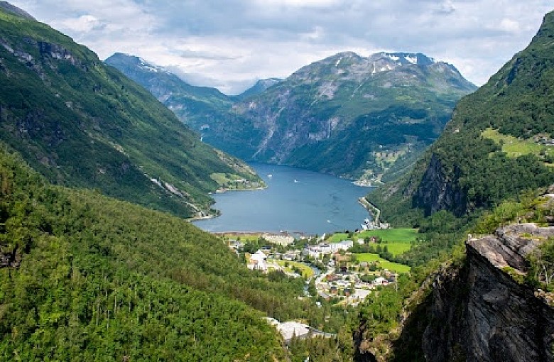 Po latach stagnacji temat rozszerzenia Unii Europejskiej na północ wraca do europejskiej debaty.
